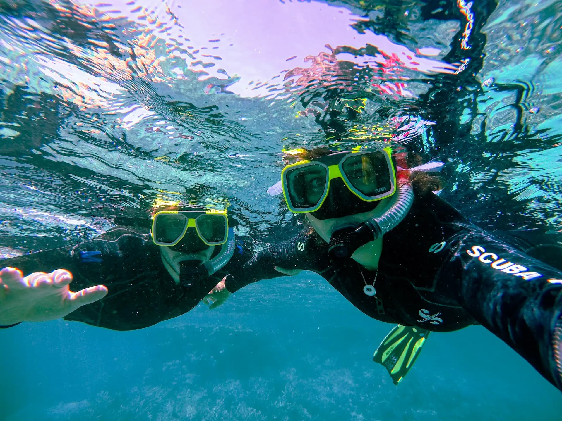Команда профессиональных инструкторов и дайв-бот Oasis Dive Center в Анталье